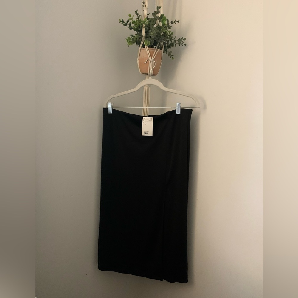 NWT- H&M Black Skirt Size Medium
